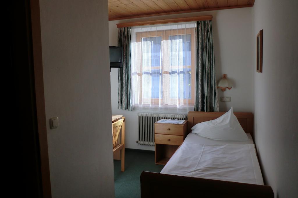 Weisses Roessl Werfen Hotell Rum bild